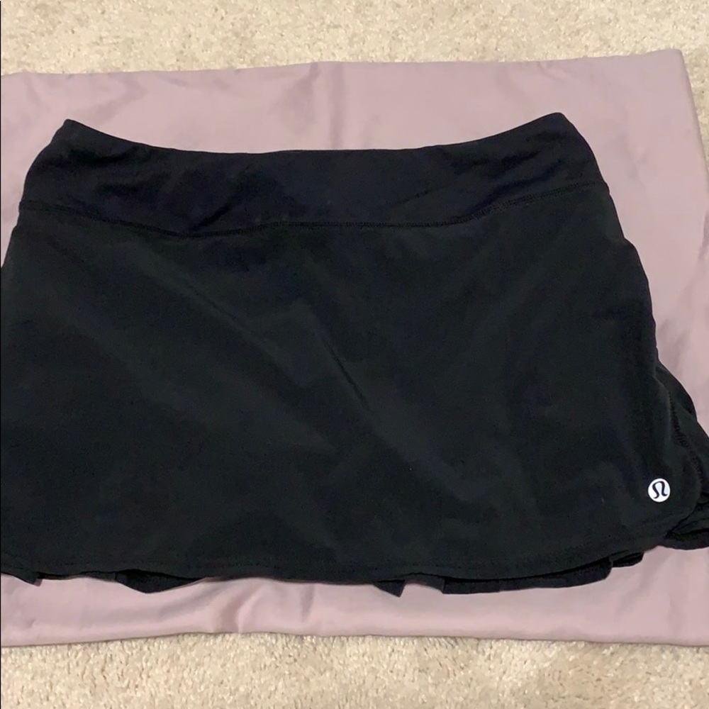 Lululemon skort has size 4